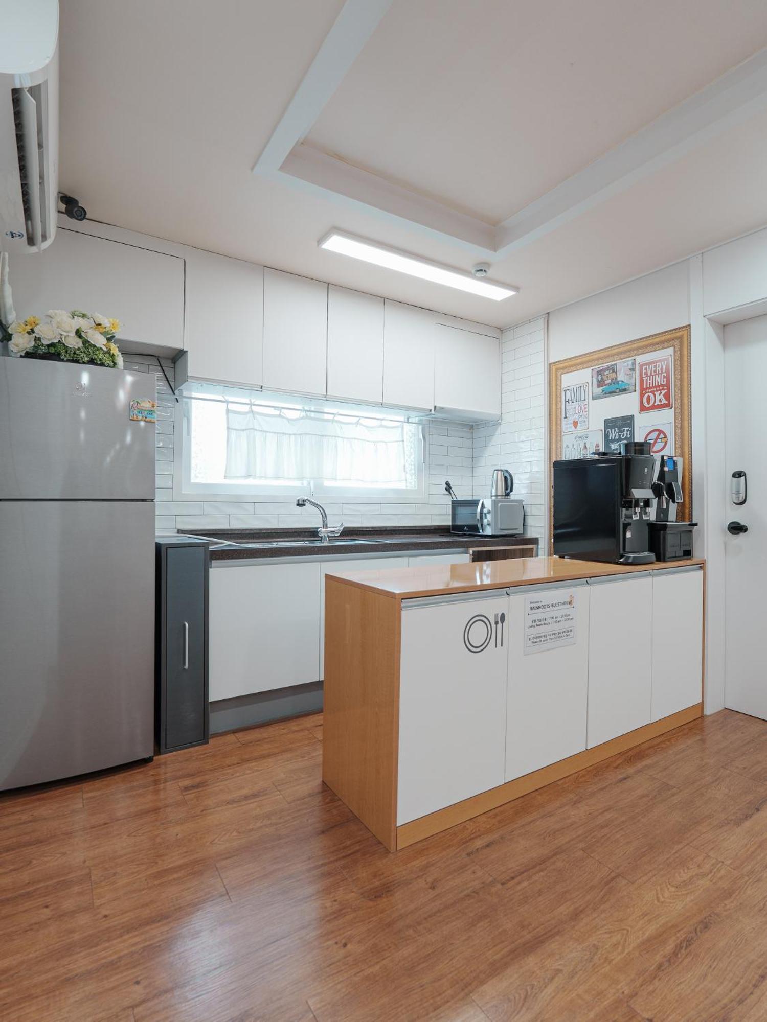 Rain Boots Guest House Инчон Екстериор снимка