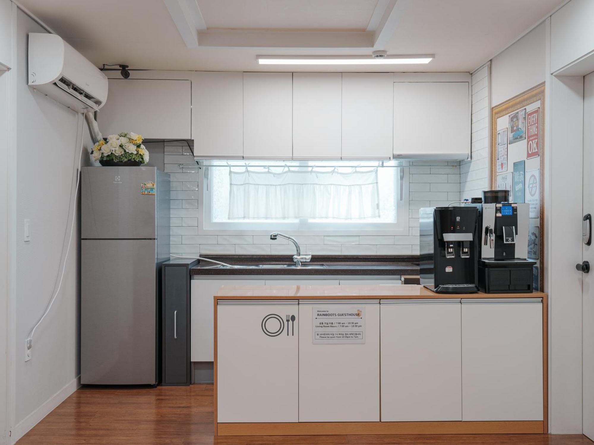 Rain Boots Guest House Инчон Екстериор снимка